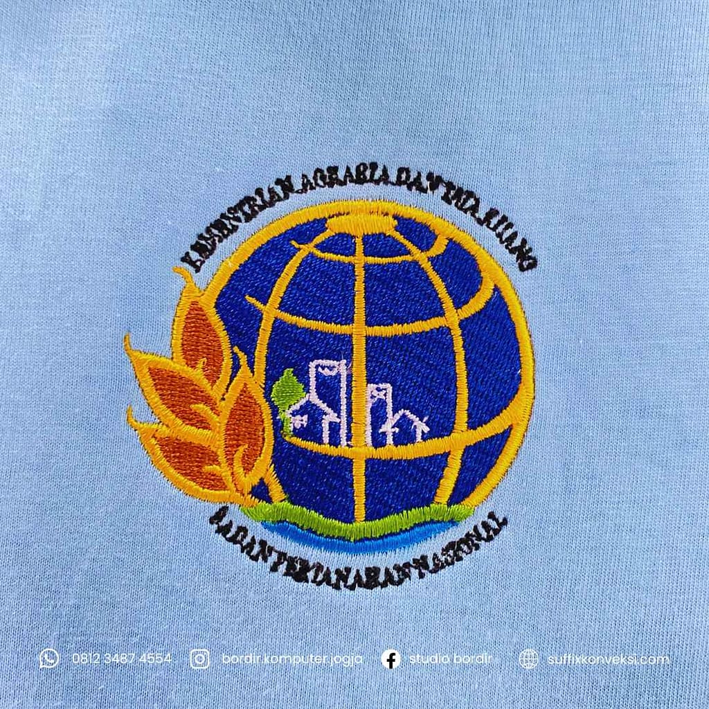 Perbandingan hasil bordir rusak vs bordir komputer presisi Studio Bordir Jogja, logo tajam membangun integritas dan citra lembaga